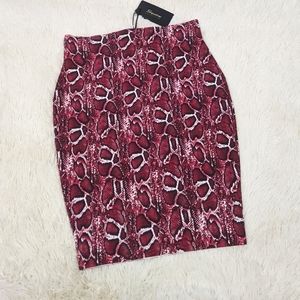 🌟3/$10🌟 NWT Red Snake Skirt